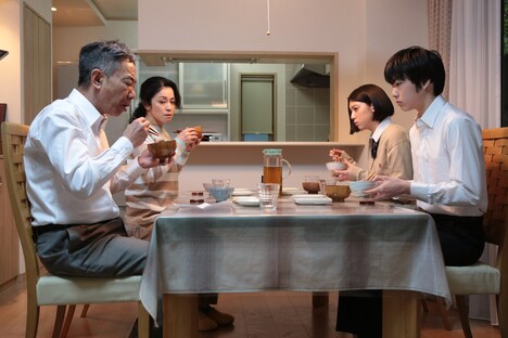 映画「いぬやしき」のワンシーン。