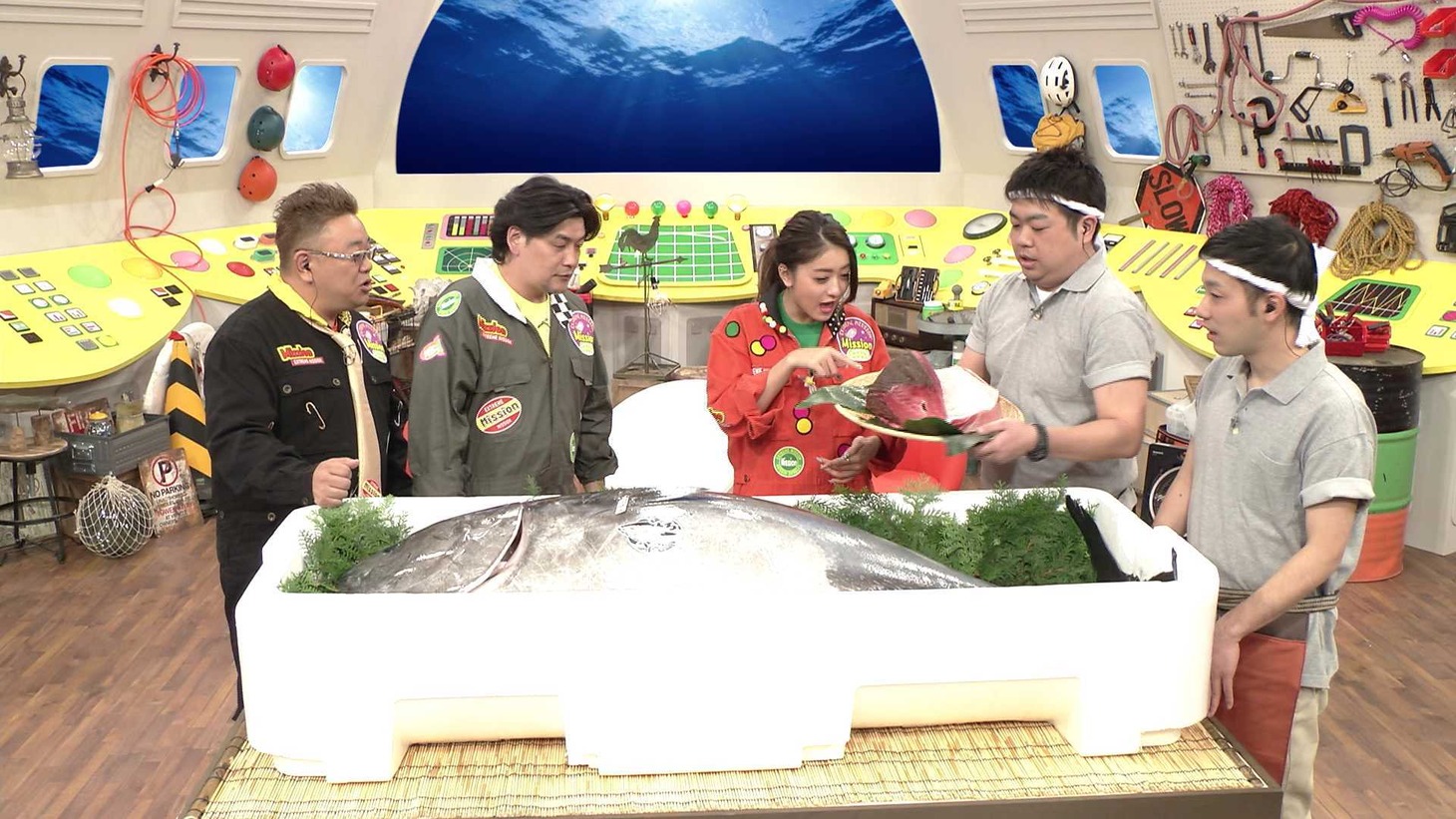 （左から）サンドウィッチマン、池田美優、わらふぢなるお。(c)NHK