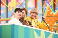 （左から）ニッチェ近藤、尼神インター渚、ガンバレルーヤまひる。(c)フジテレビ