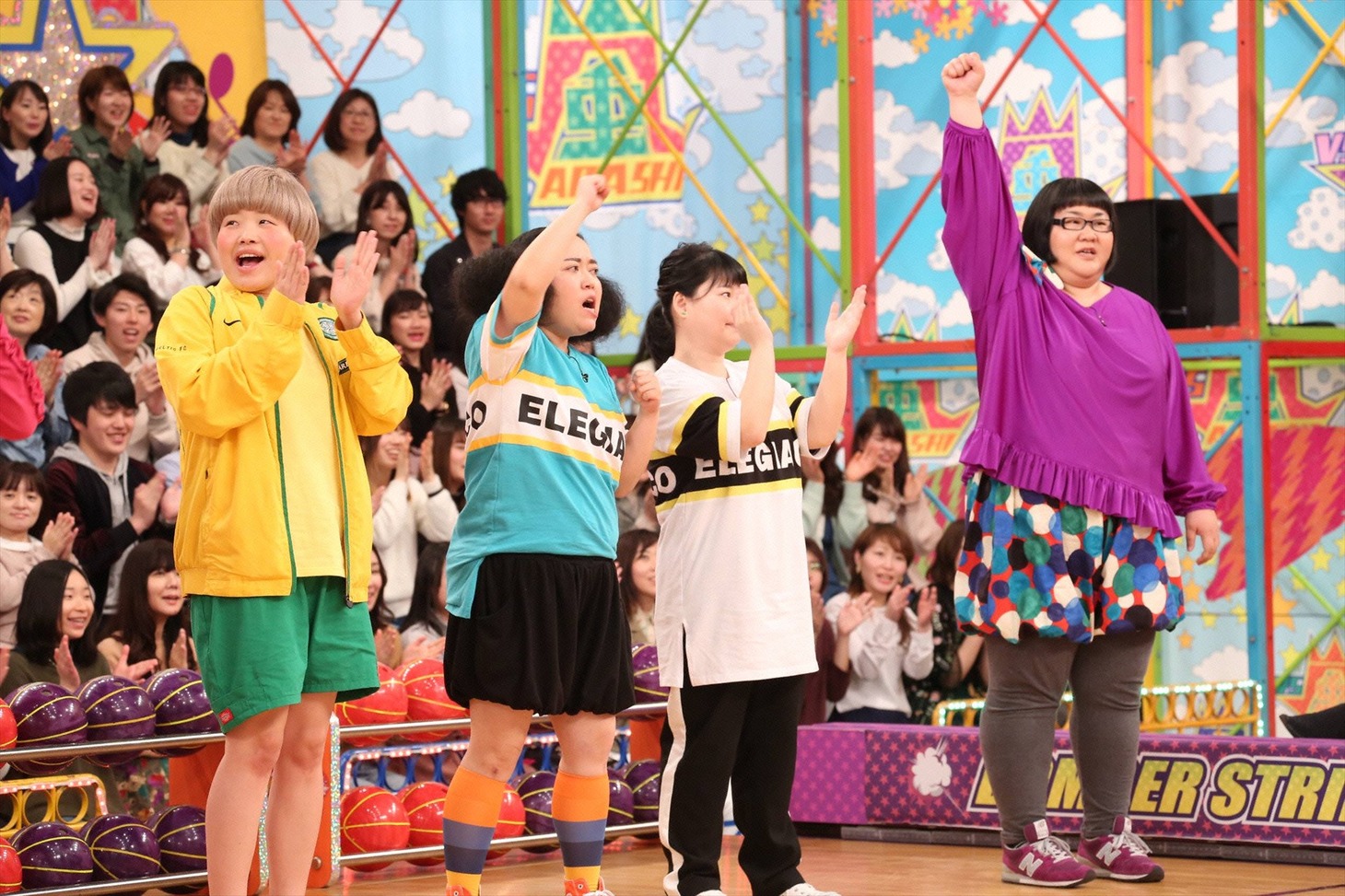 （左から）ガンバレルーヤまひる、ニッチェ、メイプル超合金・安藤なつ。(c)フジテレビ