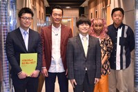 「バカリズムのそこスルーする？」の出演者たち。