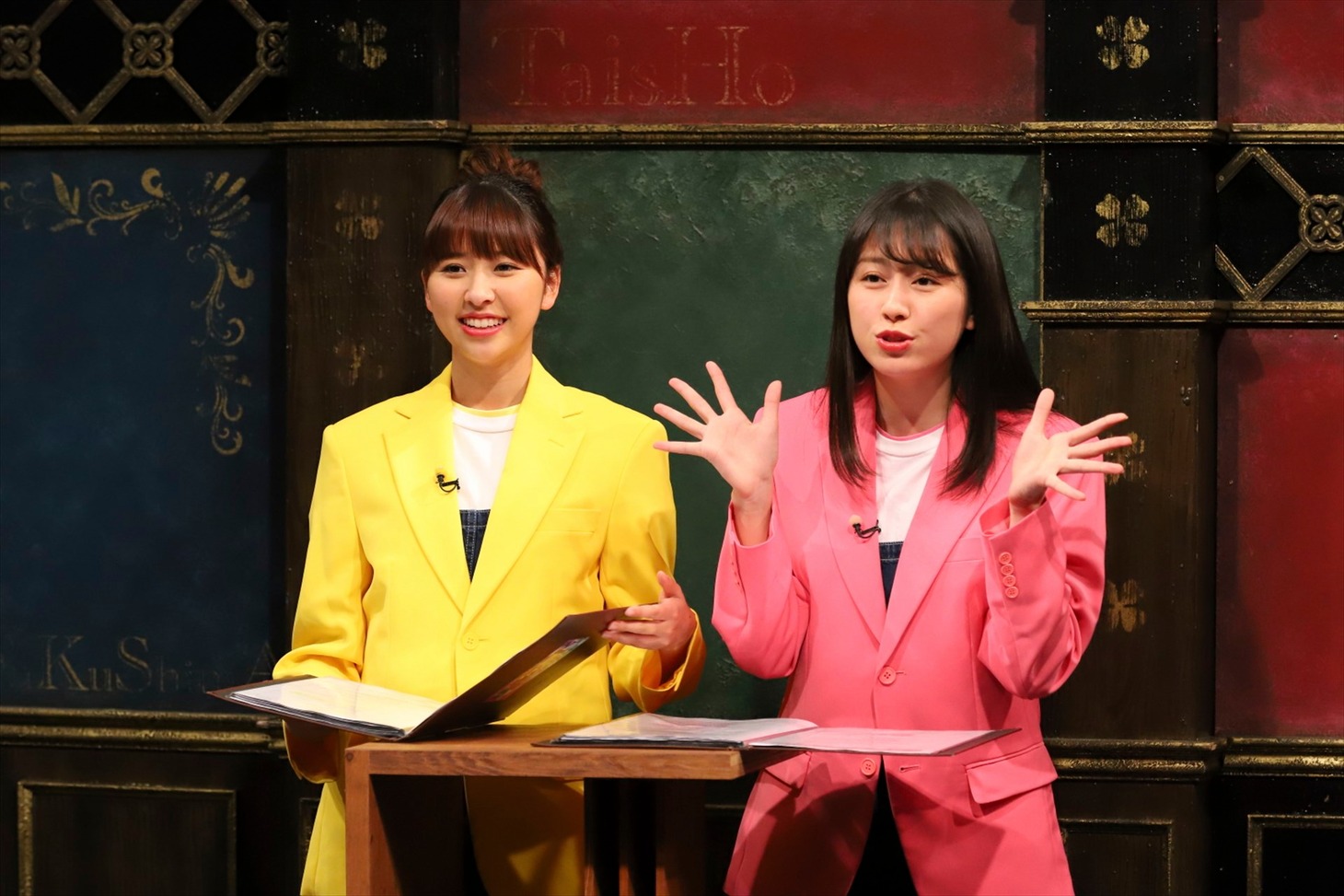 （左から）玉井詩織、佐々木彩夏。(c)関西テレビ