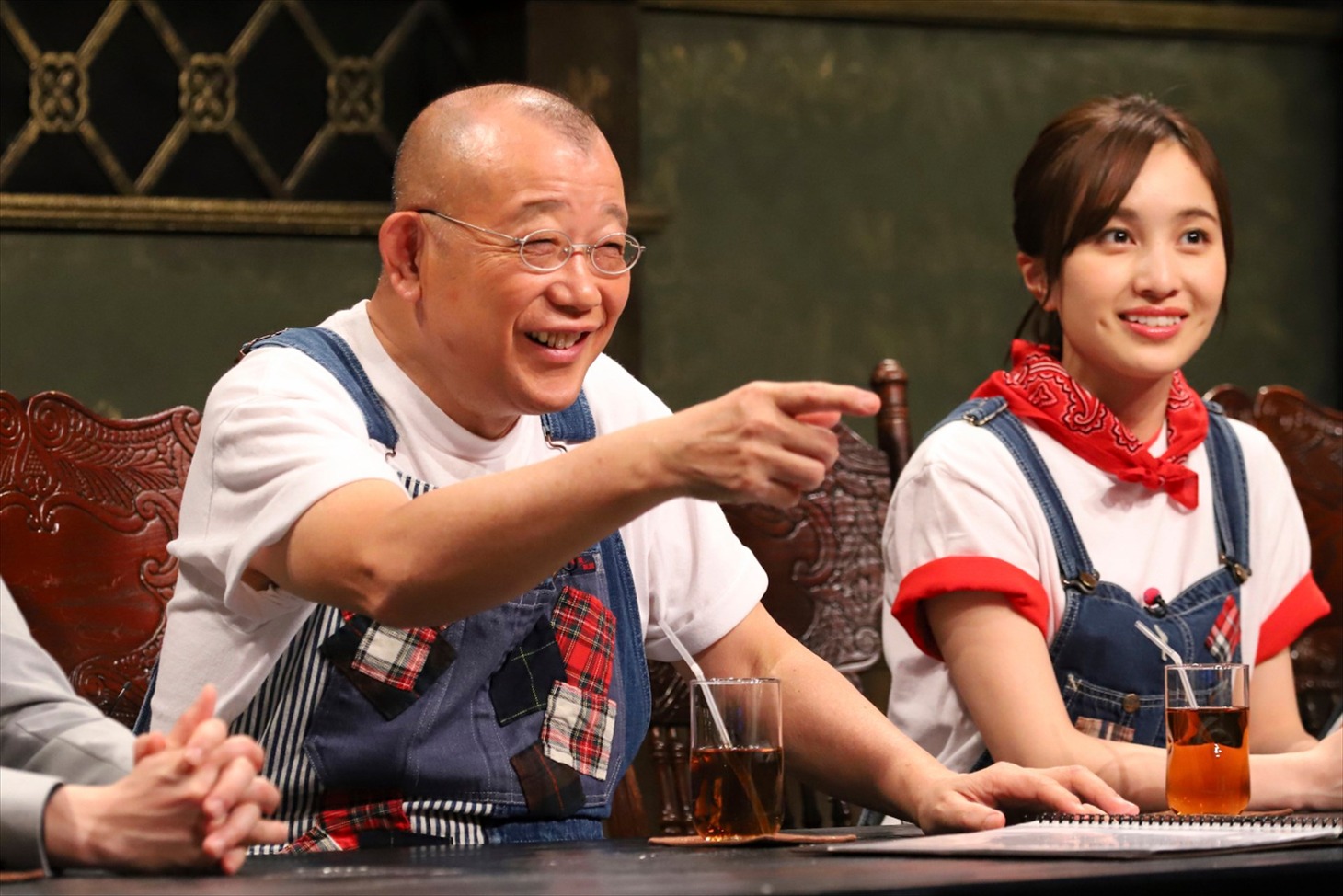 （左から）笑福亭鶴瓶、百田夏菜子。(c)関西テレビ