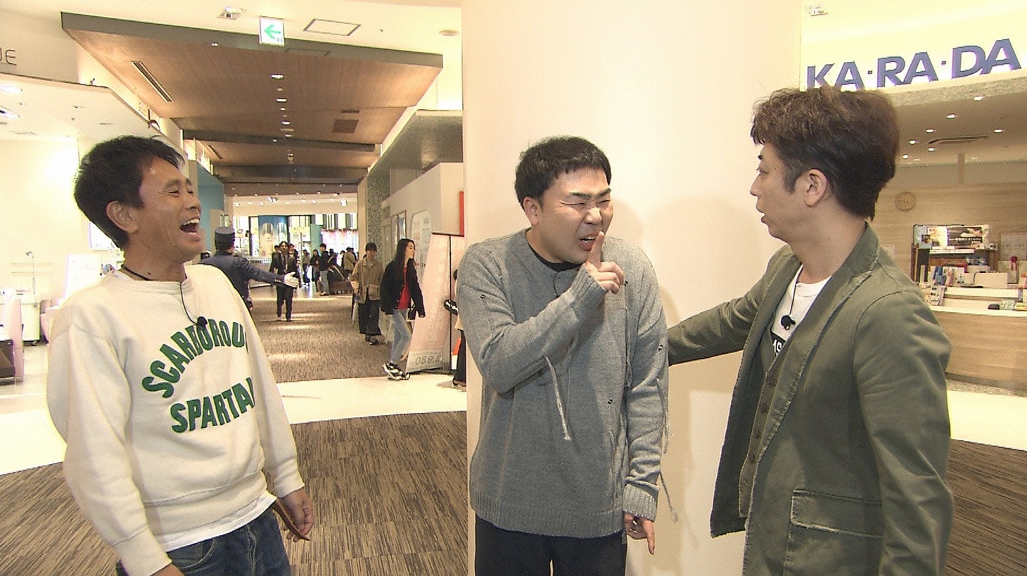左からダウンタウン浜田、フットボールアワー。(c)読売テレビ