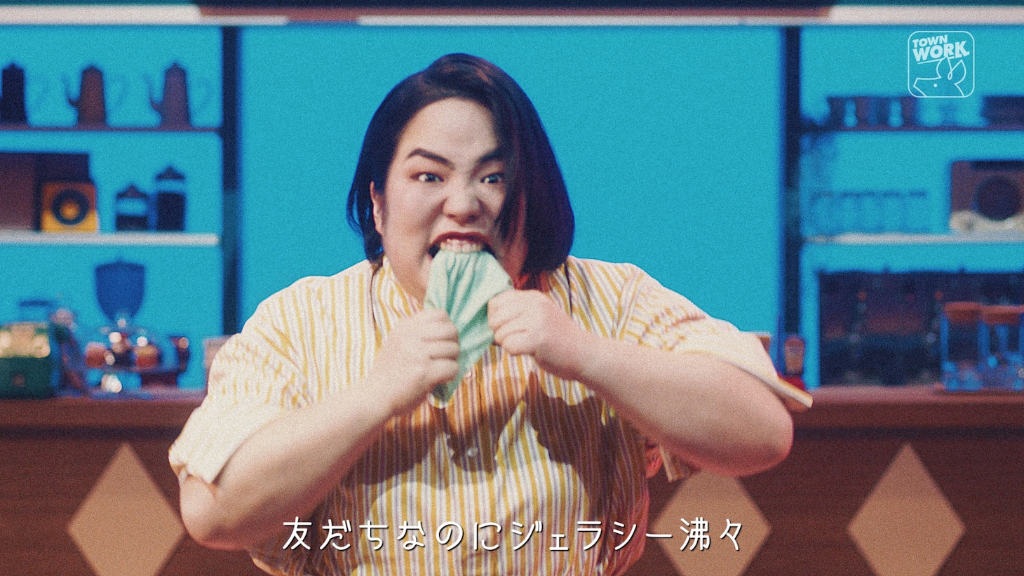 動画「ゆりやん with 山本彩 & 吉田朱里 music by tofubeats『バイトのち出会いときどき恋』PV / presented by タウンワーク」のワンシーン。