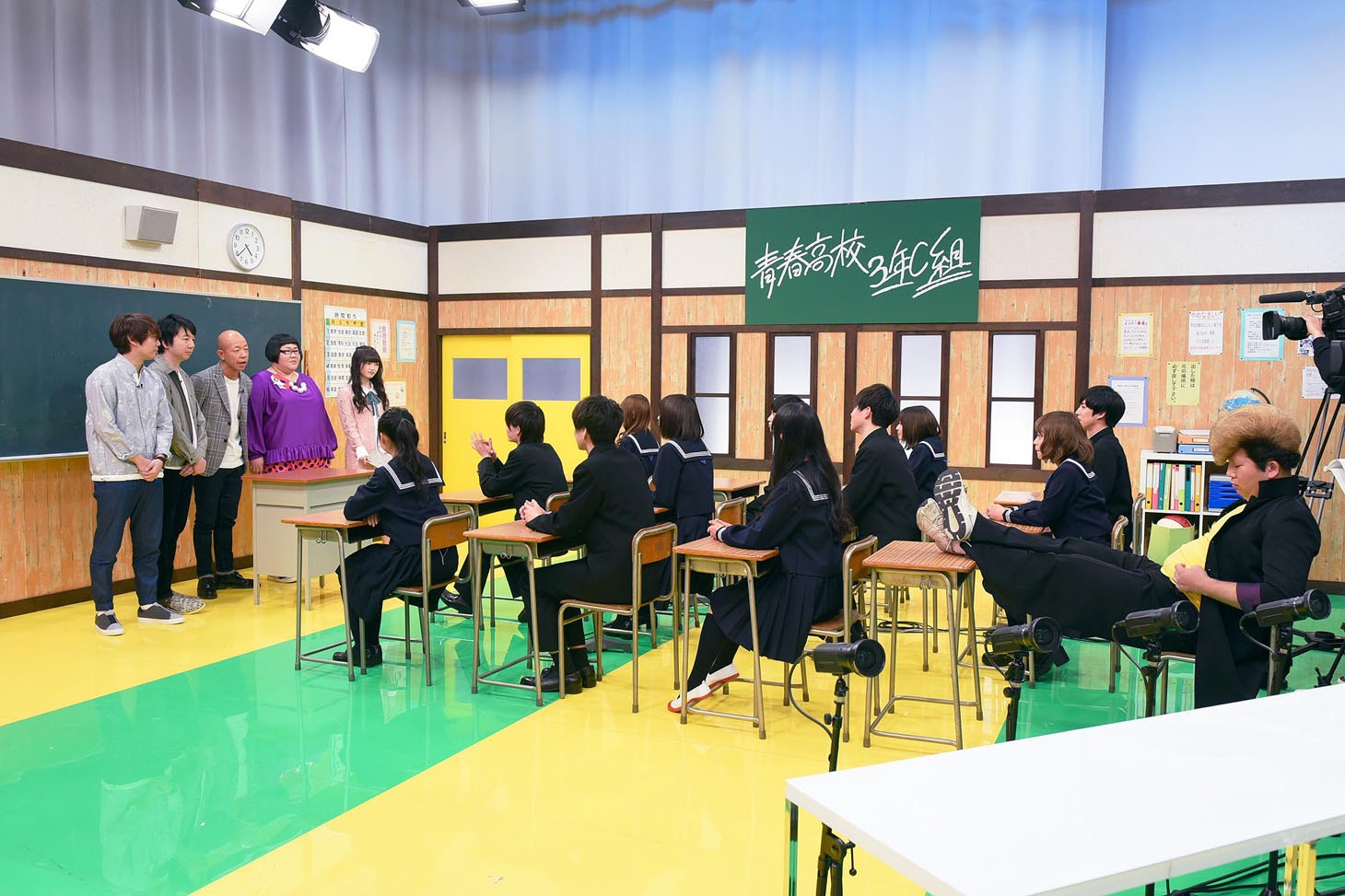 「青春高校3年C組若手芸人決定スペシャル」の様子。(c)テレビ東京