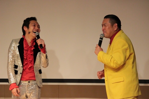 （左から）上杉周大、ダイノジ大地。（撮影：岡本貴之）