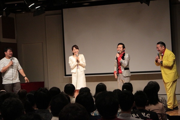 「ブギウギ専務」DVD発売記念イベントのワンシーン。（撮影：岡本貴之）