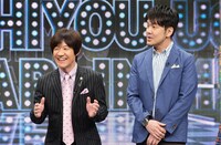 左から内村光良、土田晃之。
