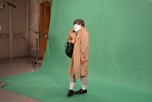 ドラマ「崖っぷちホテル！」のCM撮影に臨む野性爆弾くっきー。