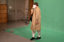 ドラマ「崖っぷちホテル！」のCM撮影に臨む野性爆弾くっきー。