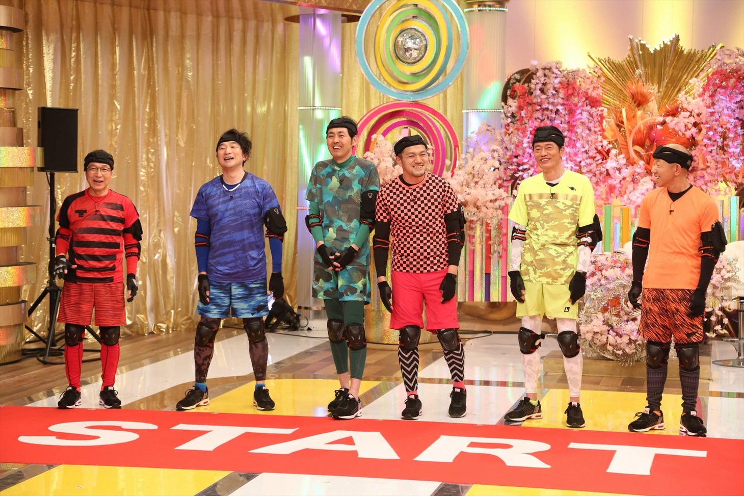 「FNS番組対抗 オールスター春の祭典 目利き王決定戦」の「逃走中 in 目利き王」に挑戦する6人。(c)フジテレビ