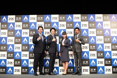 （左から）レインボー、伊原六花、ファッションディレクターの干場義雅。