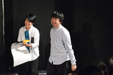 左からうしろシティ阿諏訪、三四郎・相田。