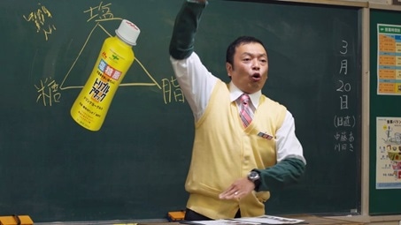 Web動画「トリプル予備校」のワンシーン。