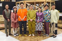 左から東京03豊本、島崎遥香、山下健二郎、東京03角田、山本舞香、山崎樹範、東京03飯塚。