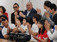 「冗談騎士」レギュラーメンバー発表の瞬間。(c)BSフジ