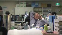 「オトナ定点観察」取引先との電話編のワンシーン。