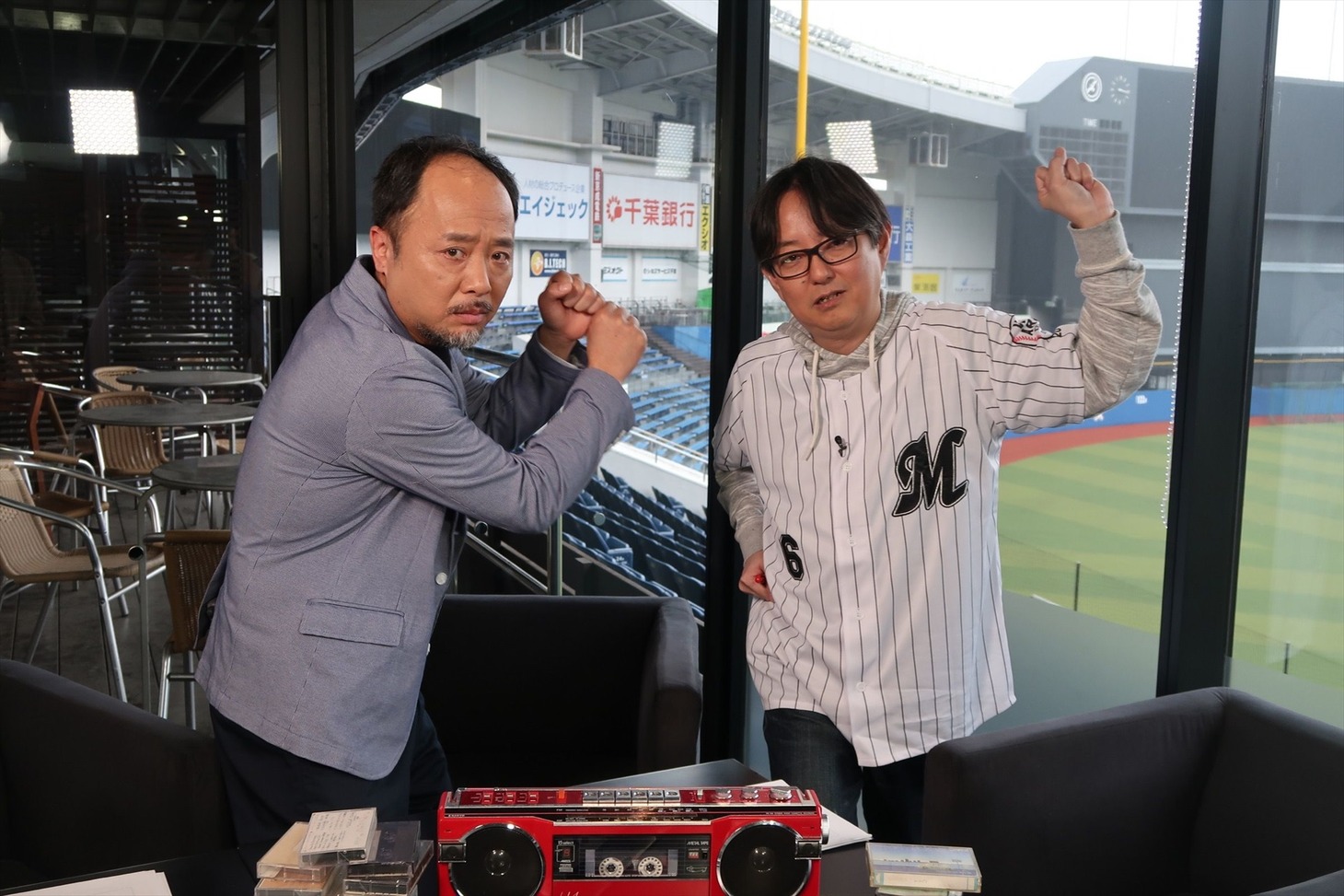 （左から）マキタスポーツ、スージー鈴木。(c)BS12 トゥエルビ