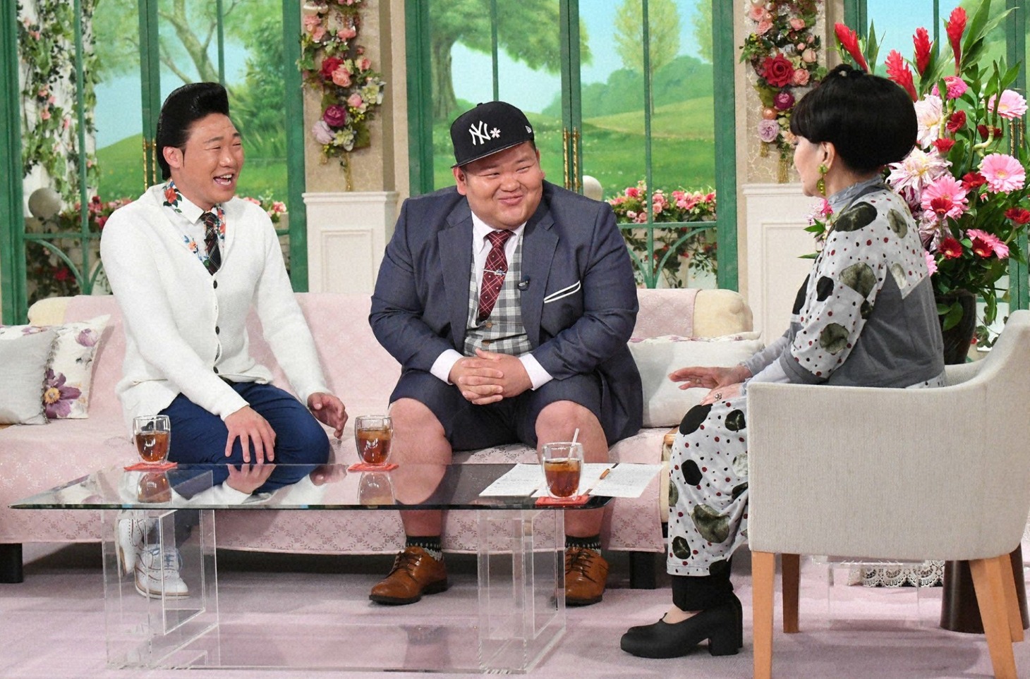 「徹子の部屋」に出演する（左から）ANZEN漫才、黒柳徹子。(c)テレビ朝日