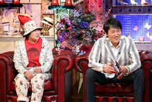 初回ゲストのきのこライター・堀博美氏（左）と千原ジュニア（右）。(c)テレビ東京