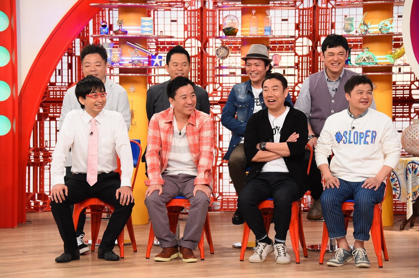 スタジオの芸人リポーターたち。(c)関西テレビ