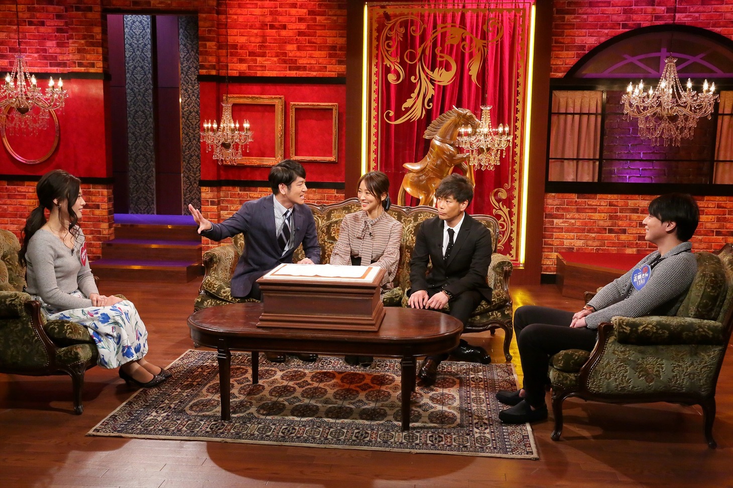 「運命のひと押し ここで印鑑を押しますか？」のワンシーン。(c)テレビ朝日