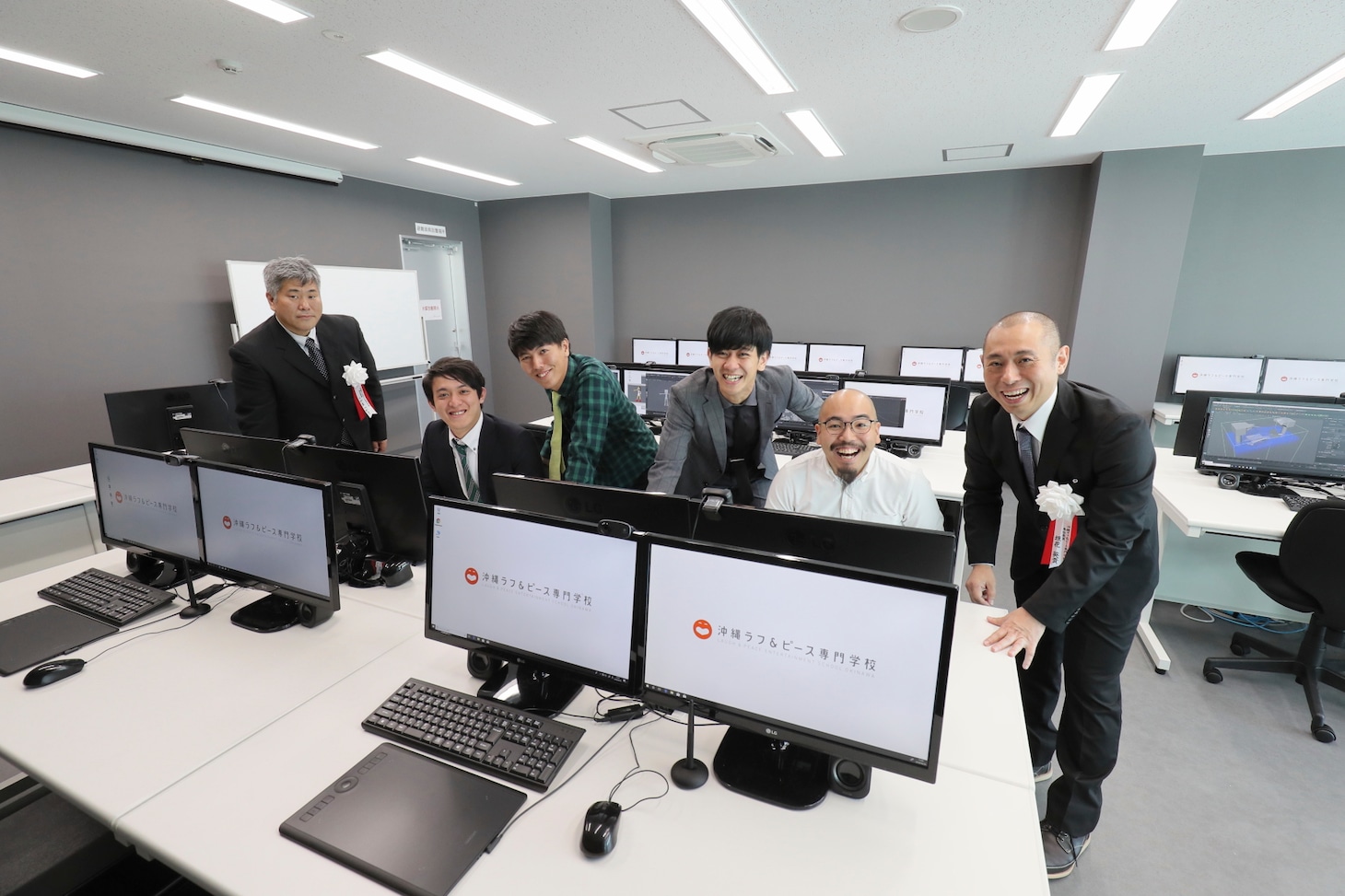 「沖縄ラフ＆ピース専門学校」内覧会の様子。