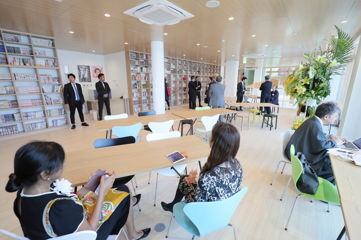 「沖縄ラフ＆ピース専門学校」内覧会の様子。