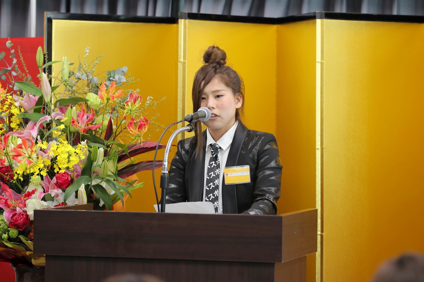 「沖縄ラフ＆ピース専門学校」入学式の様子。