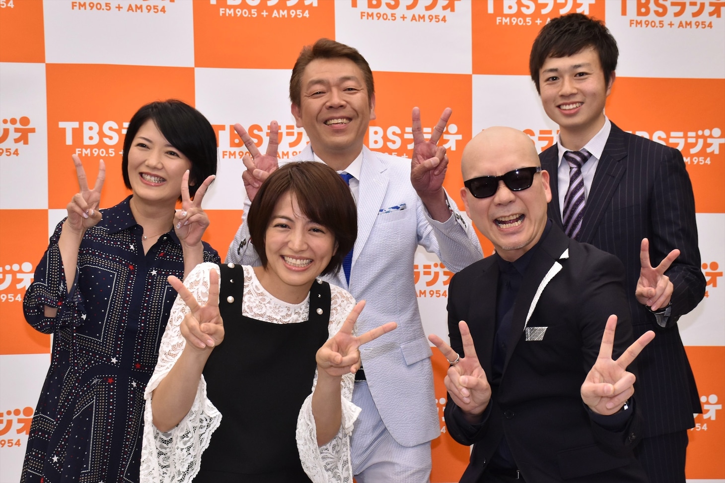 （前列左から）赤江珠緒、宇多丸、（後列左から）外山惠理アナ、玉袋筋太郎、熊崎風斗アナ。
