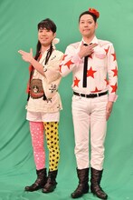 ライト東野こと東野幸治（右）と、レフト藤井こと藤井隆（左）。