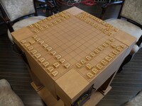 「四神将棋」の盤面。(c)BSフジ