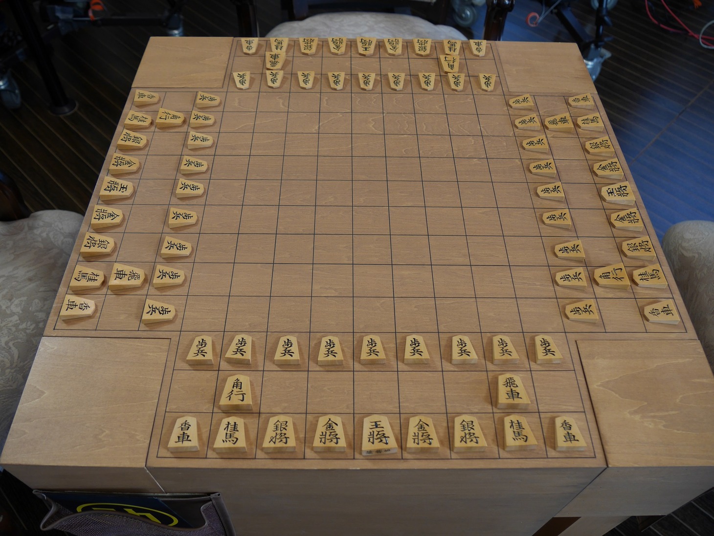 「四神将棋」の盤面。(c)BSフジ