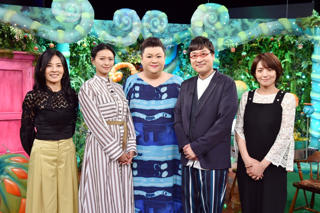 「毒出しバラエティ 山里＆マツコ・デトックス」に出演する（左から）井森美幸、榮倉奈々、マツコ・デラックス、南海キャンディーズ山里、赤江珠緒。(c)TBS