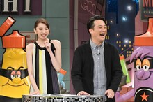 左から宮田聡子、藤崎マーケット田崎。(c)読売テレビ