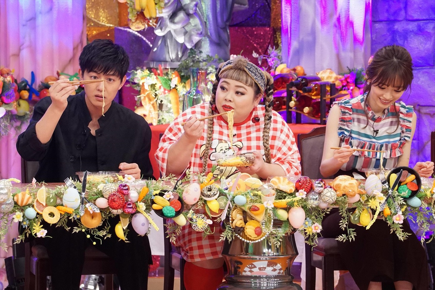 （左から）工藤阿須加、渡辺直美、泉里香。(c)フジテレビ