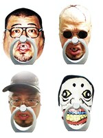 野性爆弾くっきーの顔面などがデザインされたスマホリング。