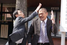 「天才バカボン3 ～愛と青春のバカ田大学～」より、カミナリ出演シーン。(c)日本テレビ