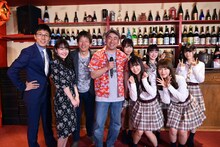 「島ぜんぶでおーきな祭 開幕直前SP レイザーラモンRGの「沖縄あるある」祭 ～NMB48も沖縄で大はしゃぎ～」の出演者たち。(c)読売テレビ