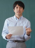 「天才バカボン3 ～愛と青春のバカ田大学～」より、桝太一アナウンサー出演シーン。(c)日本テレビ