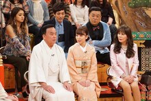 とろサーモン（後列右）ら。(c)フジテレビ