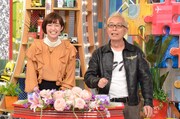 左から佐藤栞里、所ジョージ。(c)日本テレビ