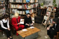 「なんでこんな本出しちゃったんですか？」のワンシーン。(c)日本テレビ