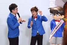 髪型までコナン風にしてきたという銀シャリ鰻（中央）。