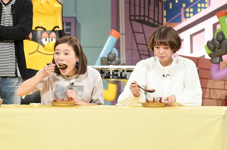 左から朝日奈央、大川藍。(c)読売テレビ