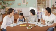 「家族のお茶漬け」の新テレビCM「『家族のうた』篇」のワンシーン。