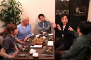 「ダウンタウンなう」の「本音でハシゴ酒」に出演する、狩野英孝（右から2人目）。(c)フジテレビ