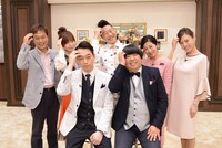 「ニッポンまち自慢3択クイズ ダマしてごめん！」の出演者たち。(c)中京テレビ