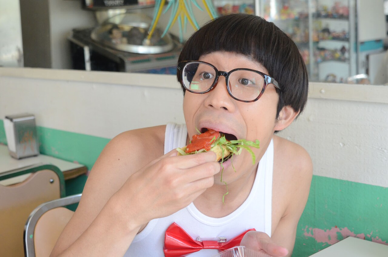 沖縄初上陸のひょっこりはん、王道“キンタコ”をパクッ